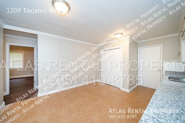 Building Photo - 3209 Thomas Rd
