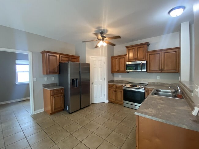 Building Photo - 355 Vineland Pl Dr