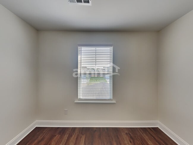 Building Photo - 5228 Valor Dr