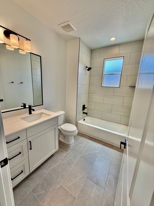 Building Photo - BRAND NEW Three Bedroom Townhome in Desert...