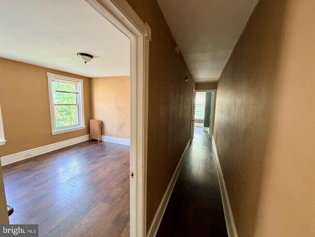 Building Photo - 400 W 3rd St