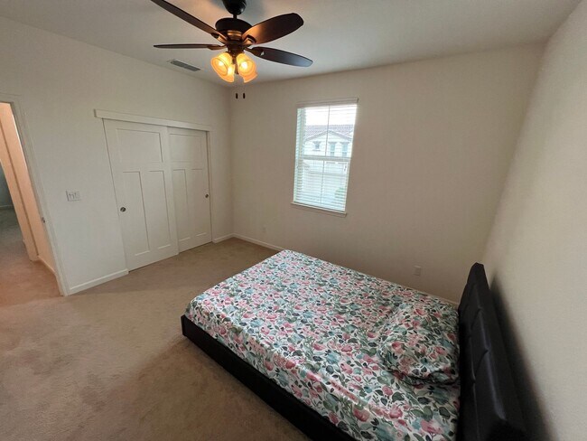 Building Photo - Gorgeous 4 Bedroom Broadstone Home!