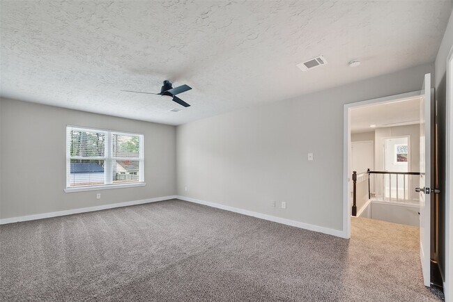Building Photo - 2402 Oak Shores Dr