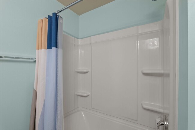 Building Photo - Great 5 Bedroom Home in Evans