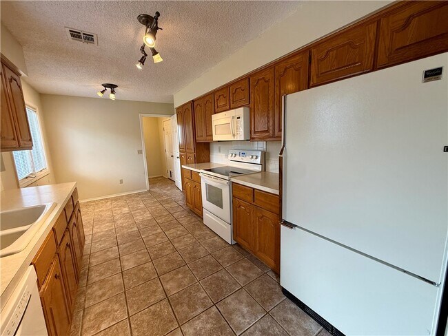 Building Photo - 9 Dunedin Dr