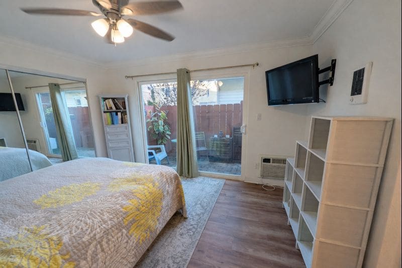Large bedroom - 3956 Texas St