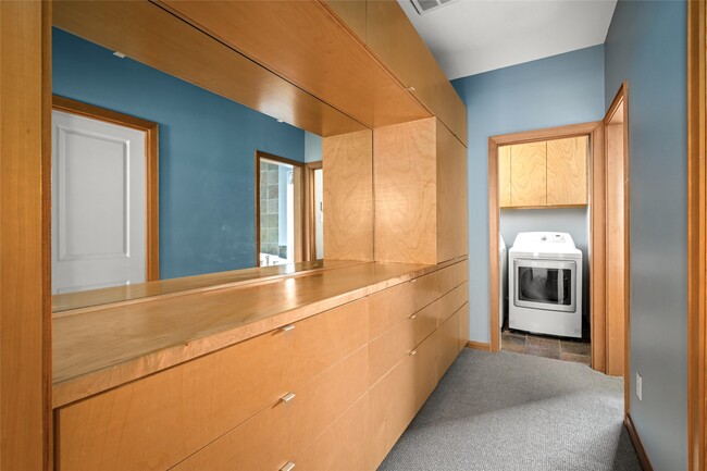 Building Photo - 224 Willard St