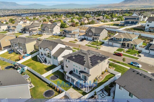 Building Photo - Modern EV Friendly Upgraded 5 BD 4 BA 3 GA...