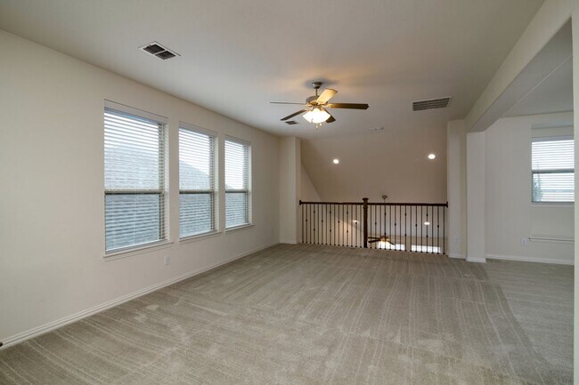 Building Photo - Spectacular and spacious home in Parkside!!