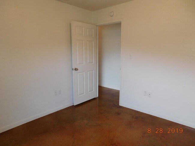Building Photo - 1202 Cavalry Ln