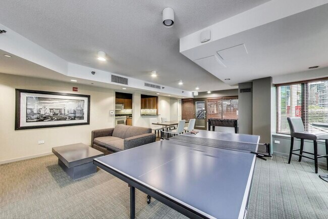 Building Photo - 400 N La Salle Dr