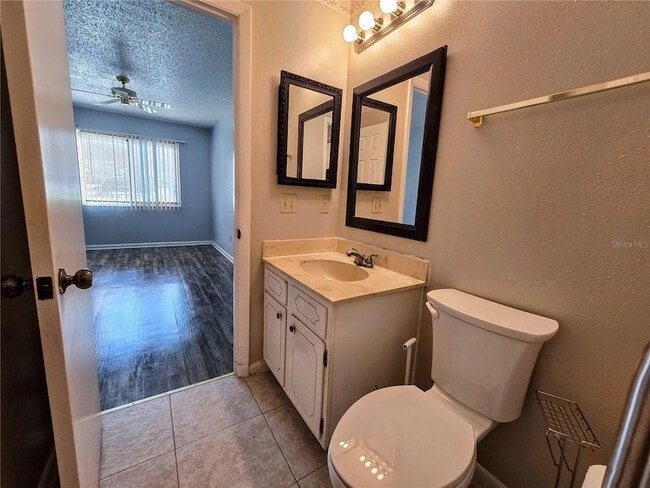 Building Photo - 520 Fairways Cir