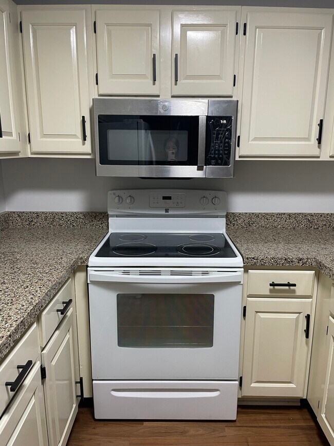 Building Photo - 8811 W 106th Ter