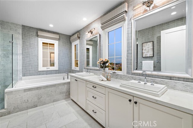 Building Photo - 168 Bellini