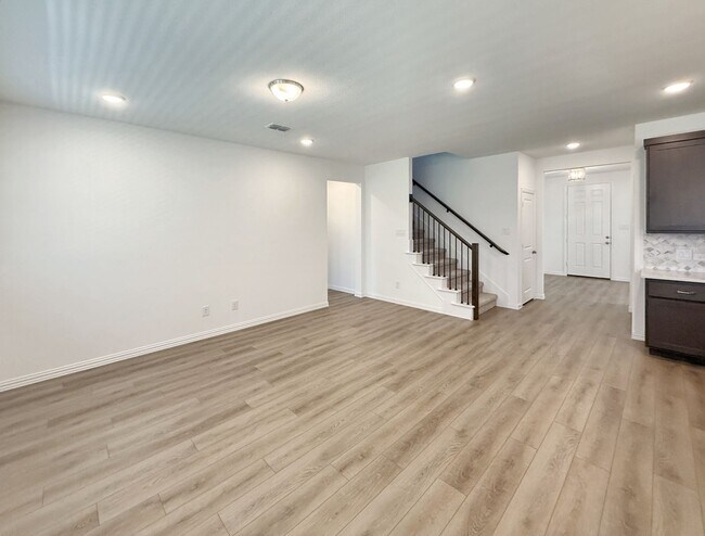 Building Photo - Elegant New Build in Princeton with Pool, ...