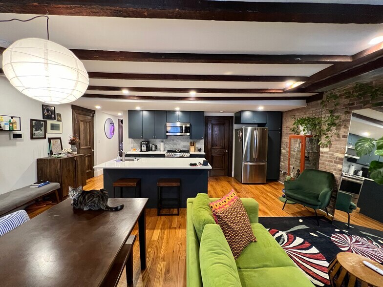 Building Photo - 238 Saint James Pl