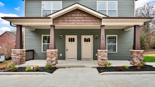 Building Photo - 420 S 2nd St