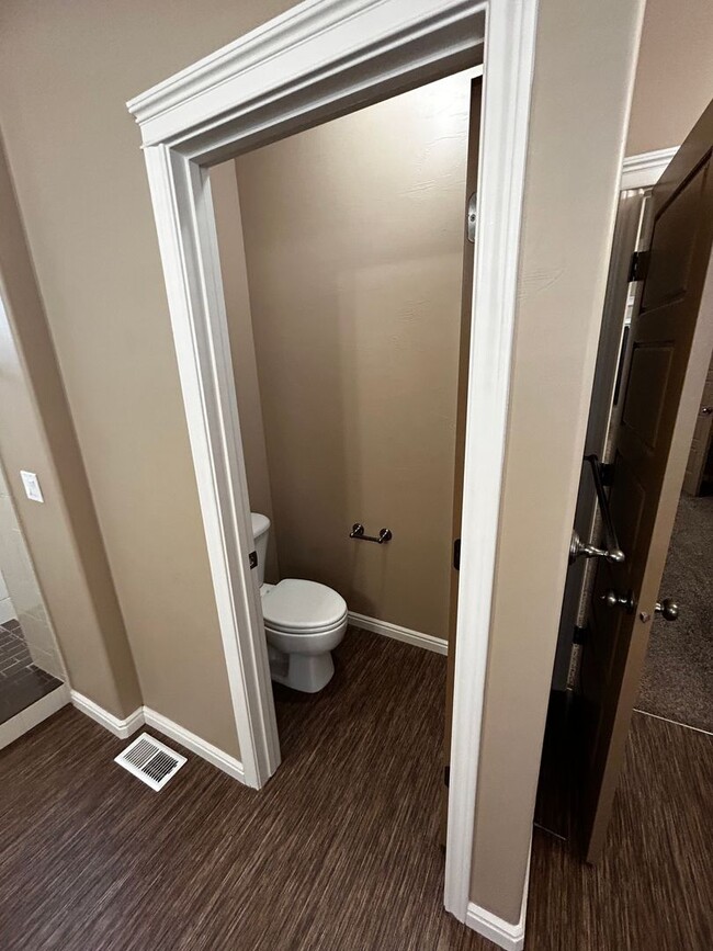 Building Photo - 3 Bedroom 2.5 Half Bath Home in Tuscany Vi...