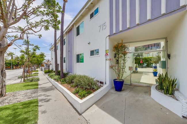 Entrance - 715 Marlborough Ave