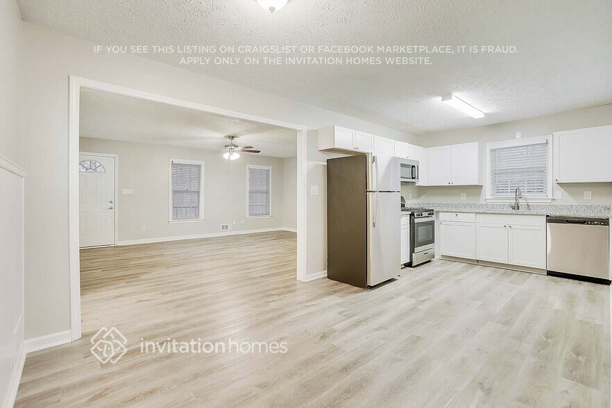 Building Photo - 39 Little John Way