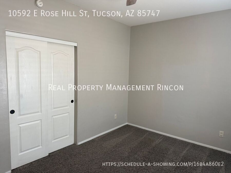 Building Photo - 10592 E Rose Hill St