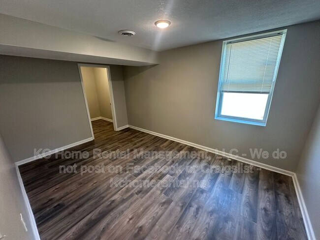 Building Photo - 4140 E 60 Terrace