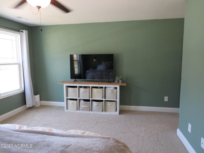 Building Photo - 425 Palisades Dr