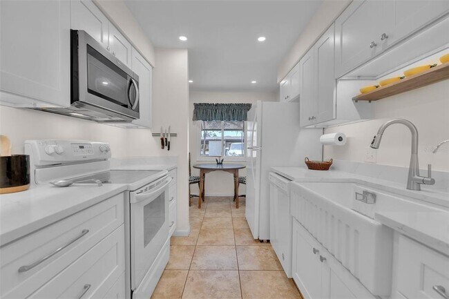 Building Photo - 4644 Longwater Chase