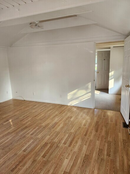 Building Photo - 305 8th St
