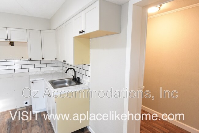 Building Photo - 5555 Farrow Ave