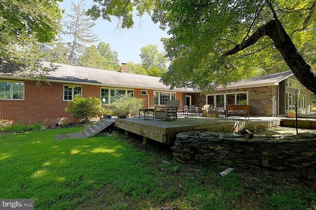 Building Photo - 269 Raymond Rd