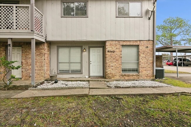 Building Photo - 8540 Glen Meadow Ln