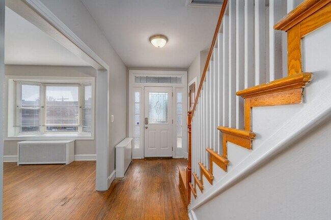 Building Photo - 3-Bedroom, 1.5 Bathroom Home in Belair-Edison