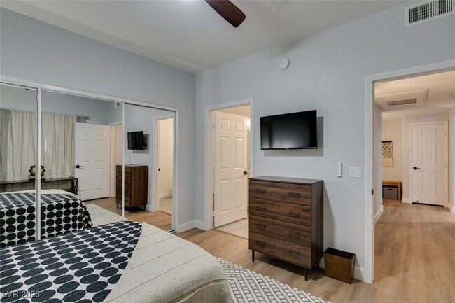 Building Photo - 75 N Valle Verde Dr