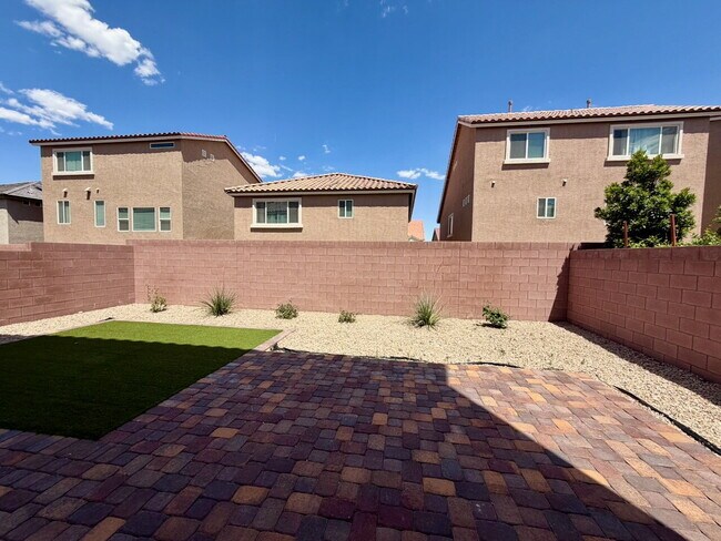 Building Photo - BEAUTIFUL 5 BED 3.5 BATH 3-STORY SINGLE FAMILY HOME WITH 2-CAR GARAGE, SUPER-SIZED LOFT & LOW-MAI...