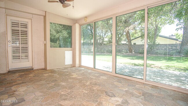 Building Photo - 612 Willow Glen Dr