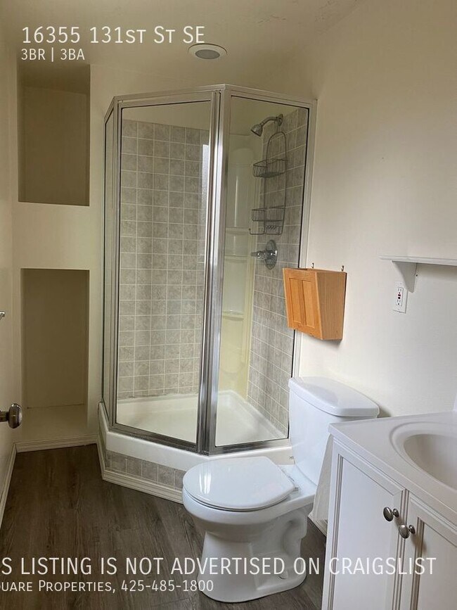 Building Photo - Unique 3 Bedroom Home with Daylight Baseme...