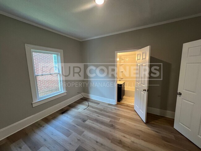 Building Photo - Beautiful 5 Bedroom 2.5 Bath House