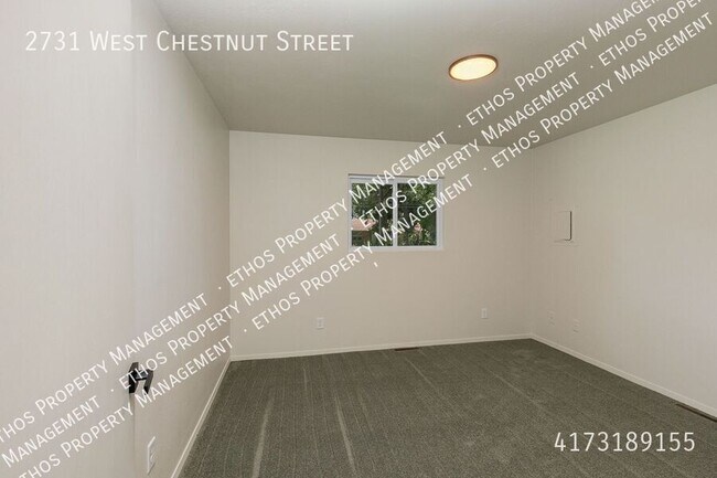 Building Photo - 2731 W Chestnut St