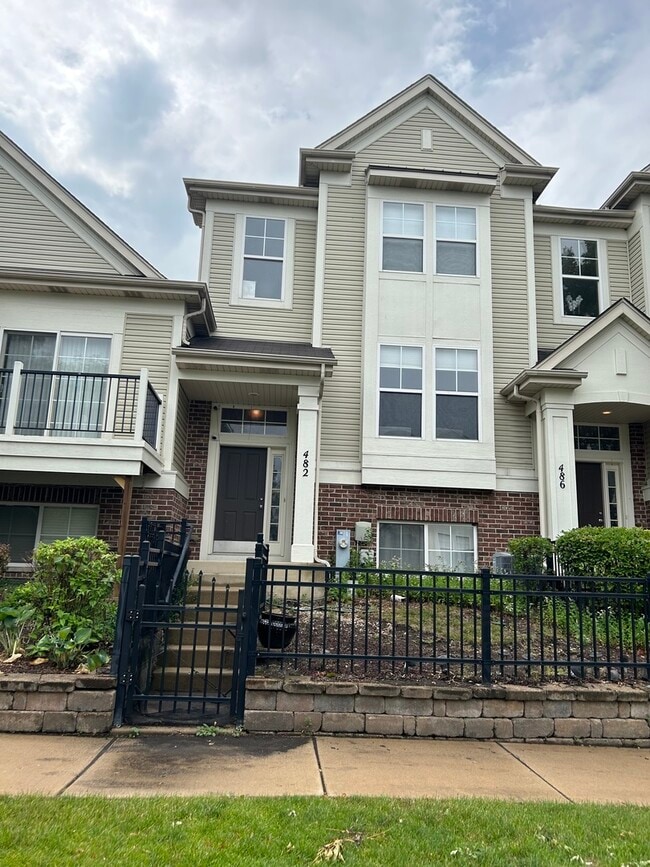 Primary Photo - 482 Grosvenor Ln