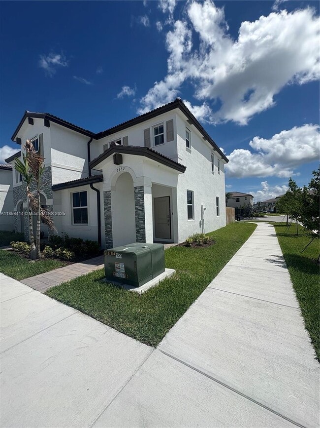 Building Photo - 2652 SE 28th St