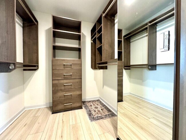 Building Photo - 195 14th St NE