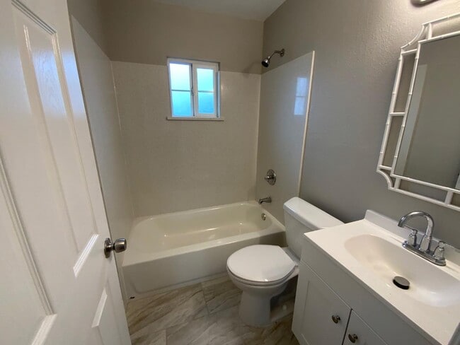 Building Photo - 2930 Marysville Blvd