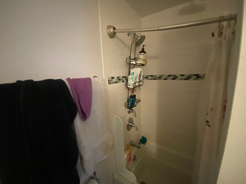 Building Photo - 719 Parker St