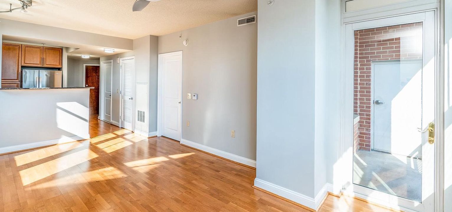 Building Photo - 11760 Sunrise Valley Dr