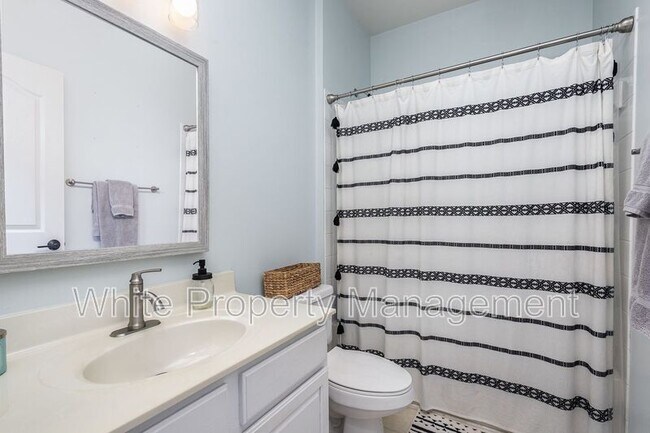 Building Photo - 17135 Red Feather Dr