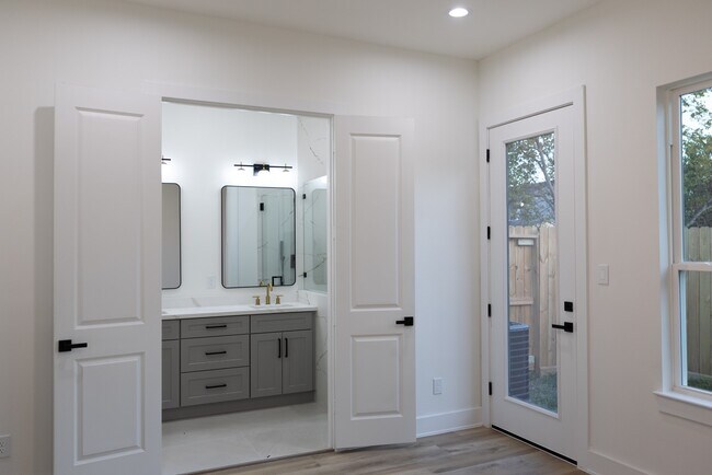 Building Photo - 3907 Maggie St