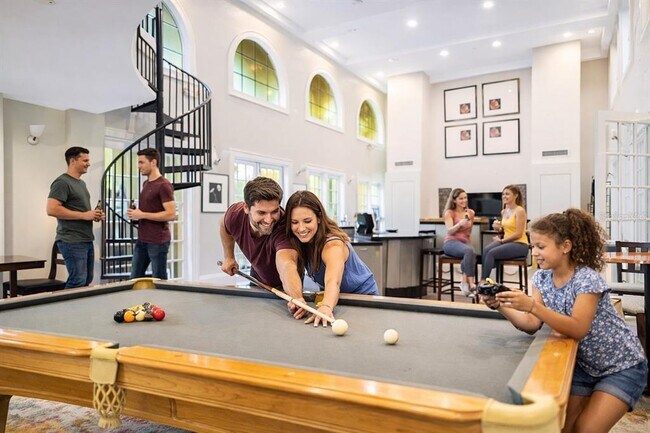 Building Photo - 860 N Orange Ave