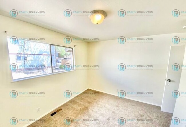 Building Photo - Spacious & Cozy 2-Bedroom Apartment with P...