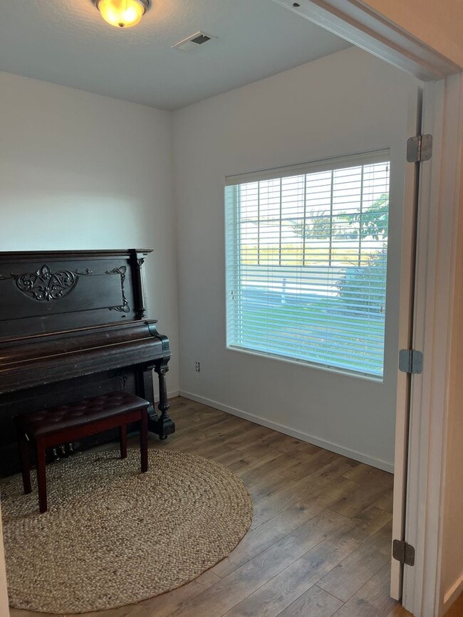 Building Photo - New on the market!